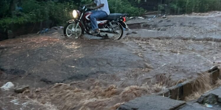 Conakry : les canivaux à ciel ouvert inquiettent les citoyens en cette saison des pluies