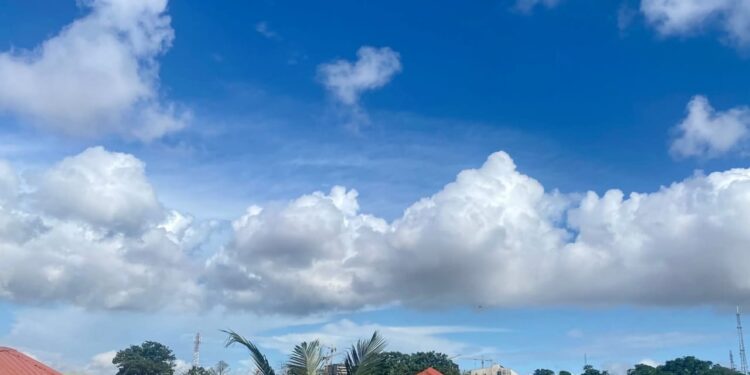 Météo en Guinée : une accalmie annoncée ce mardi, avec des pluies faibles attendues localement
