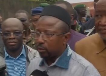 Effondrement du R+5 : « le chantier a été arrêté et les populations ont été informées d’évacuer », affirme le ministre Sy Savané