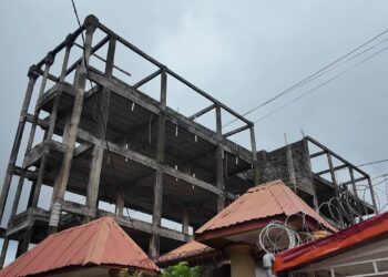 Lambanyi : les habitants de Khombet alertent sur le risque d’effondrement d’un immeuble R+4