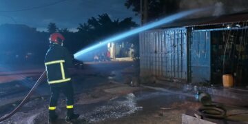 Incendie électrique à Morykanteah (Conakry) : la colère des citoyens face au retard des sapeurs-pompiers