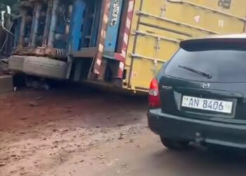 Axe Tombolia-Dabompa : un camion remorque se renverse et perturbe fortement la circulation