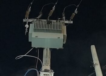 À Petit Simbaya, un transformateur en panne plonge le quartier dans le noir : les habitants sollicitent l’aide du chef de l’État