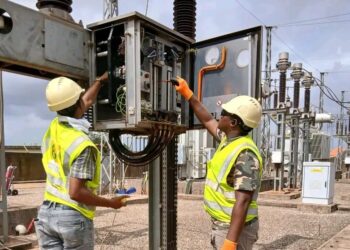 Coupures d’électricité dans plusieurs quartiers de Conakry : EDG évoque un incident technique au poste de Sanoyah
