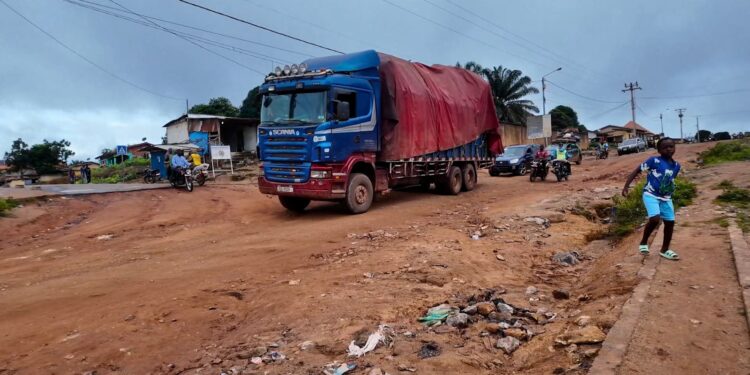Guéckédou : les travaux des 10 kilomètres à l’entrée de ville toujours inachevés