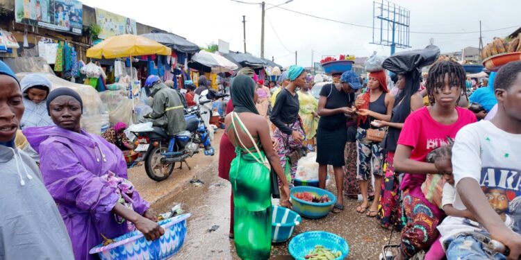 Marché de Matoto : le cri de cœur des commerçantes face au manque d’espaces appropriés
