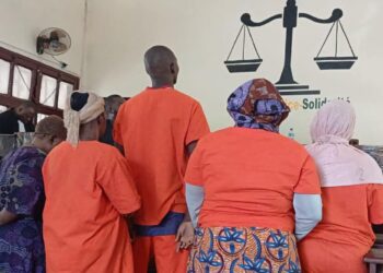 Vol aggravé à Kindia : quatre femmes condamnées, le parquet saisit la Cour d’appel