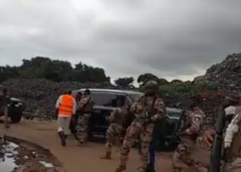 Éboulement meurtrier à Dar-es-Salam : le président Mamadi sur le site du drame