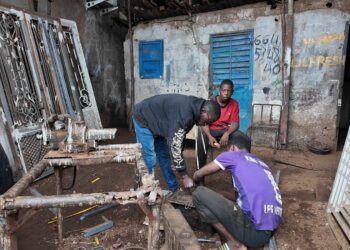 Coupures d’électricité : le calvaire des chaudronniers de Conakry
