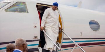 Guinée-Gambie : le président Adama Barrow reçu au palais M5
