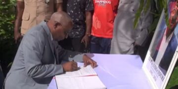 Décès de Sidya Touré: « le président de la République est particulièrement attristé », déclare Amadou Oury Bah