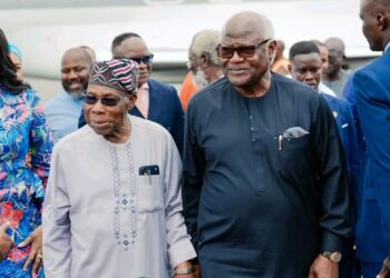 Sierra Leone : Ernest Bai Koroma retrouve Freetown après plus de deux ans d’exil