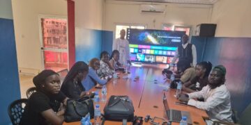 CIS Médias : les journalistes apprennent à « préparer, tourner, monter et finaliser un sujet à partir d’un simple téléphone portable »