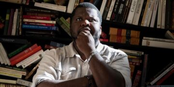 Accusations de plagiat et d’IA : le Goncourt retire l’écrivain canado-haïtien Thélyson Orélien