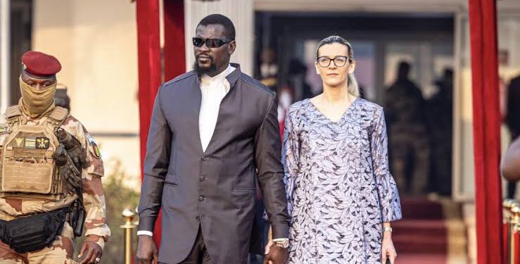 Le président Mamadi Doumbouya annonce la naissance d’une fille sous son toit