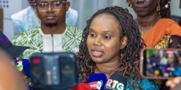« Le gouvernement a fait le choix solidaire de maintenir le carburant à 12 000 GNF », précise la ministre Mariama Ciré Sylla