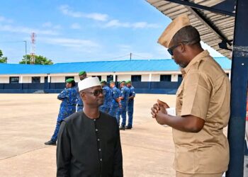 Réinsertion sociale des détenus : une photo du ministère de la Justice révèle la présence d’Aliou Bah à Sonfonia