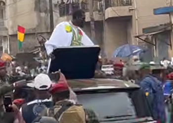 Déclassement foncier à Wanindara : liesse populaire et bain de foule surprise pour le général Mamadi Doumbouya