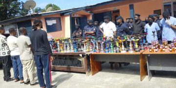 Lutte contre la chicha à Conakry : près de 1 300 cartons de charbon saisis, quatre personnes interpellées et présentées à l’OCAD