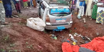 Kindia : une collision entre un poids lourd et un minibus fait un mort et plusieurs blessés à Koliagbé