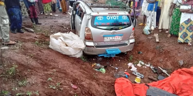 Kindia : une collision entre un poids lourd et un minibus fait un mort et plusieurs blessés à Koliagbé