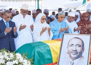 Arrivée de la dépouille de Sydia Touré à Abidjan : Cellou Dalein Diallo évoque un « compagnon de route »