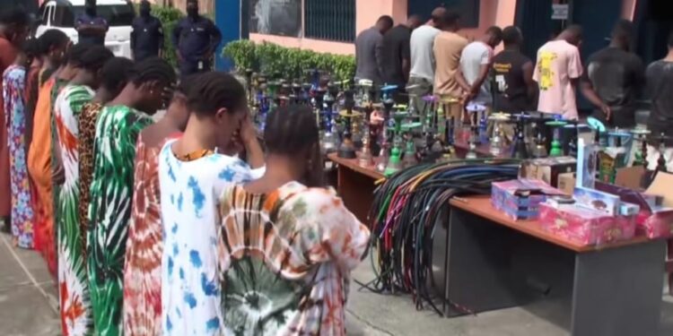 Lutte contre la chicha à Conakry : 36 personnes interpellées, dont 20 femmes
